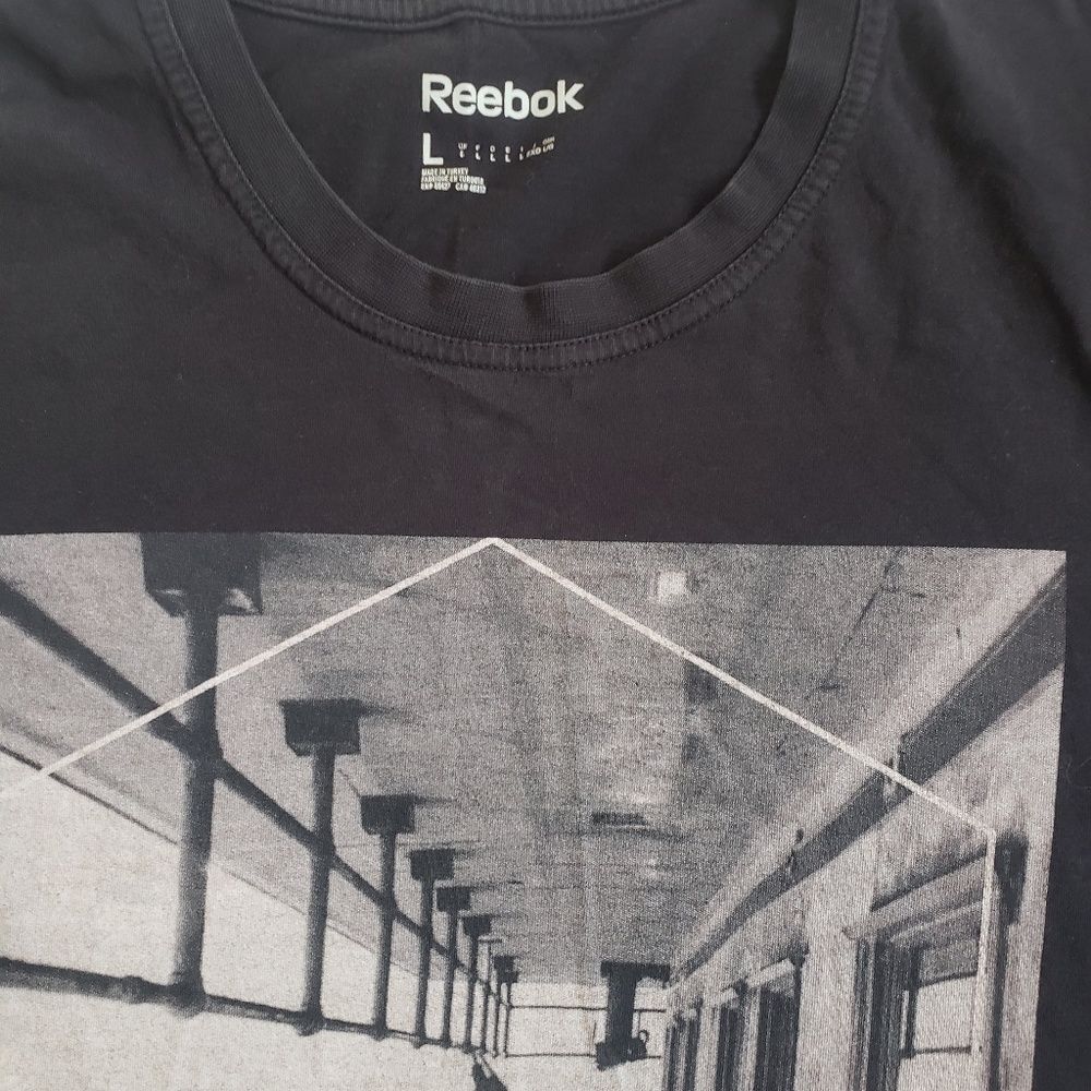 Mens Reebok Tee Size Large - Picture 2 of 2